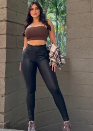 Leggins moldeador Levanta cola Satinado Estilo Cuerina