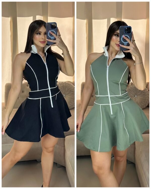 Vestido corto con cuello alto y zipper