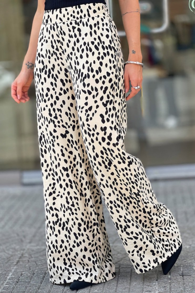 Pantalón de silueta amplia y corte recto