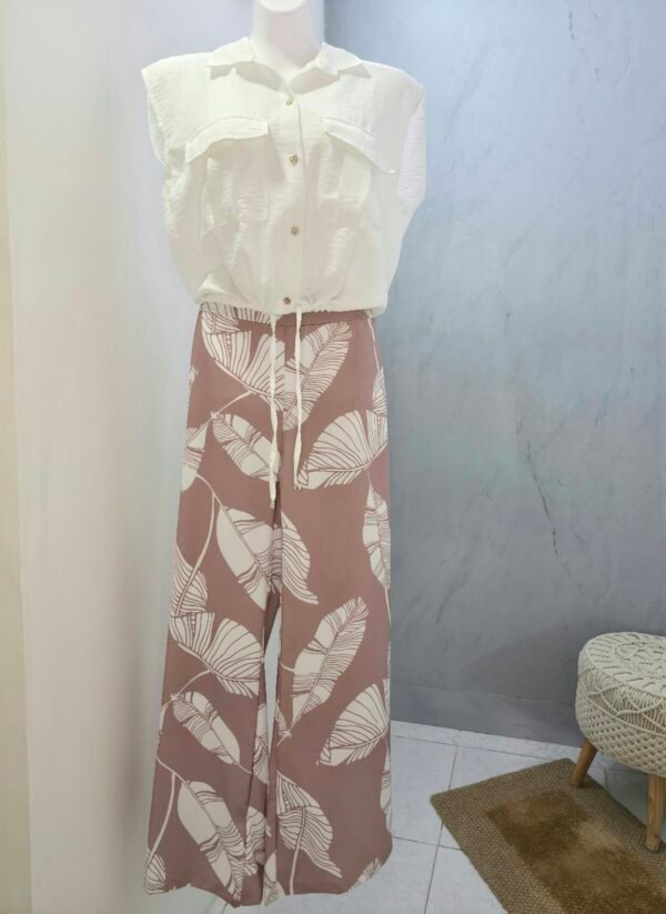 Conjunto de blusa y pantalón estampado Palmas