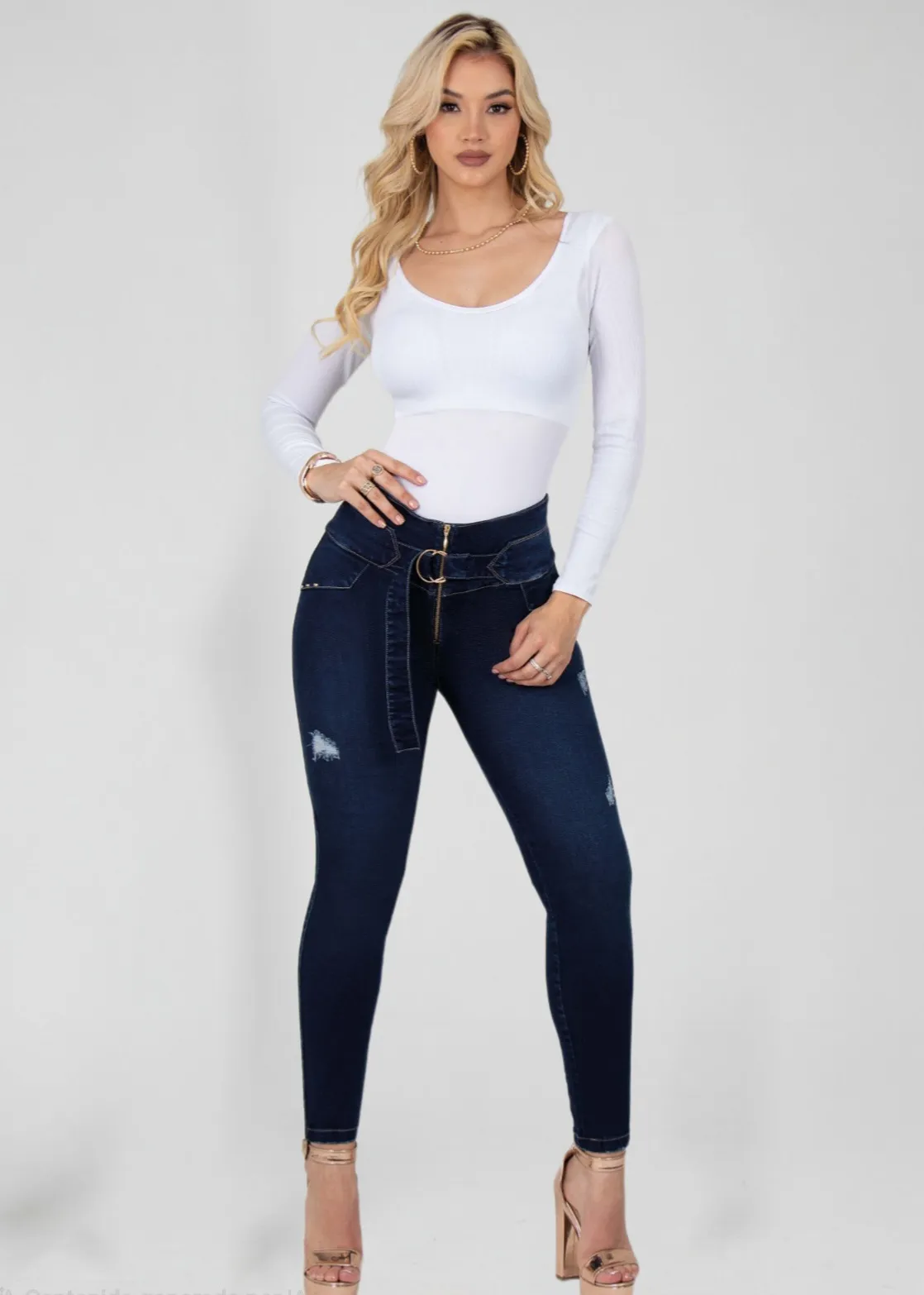 Jeans levanta cola con faja interna skinny JMC702